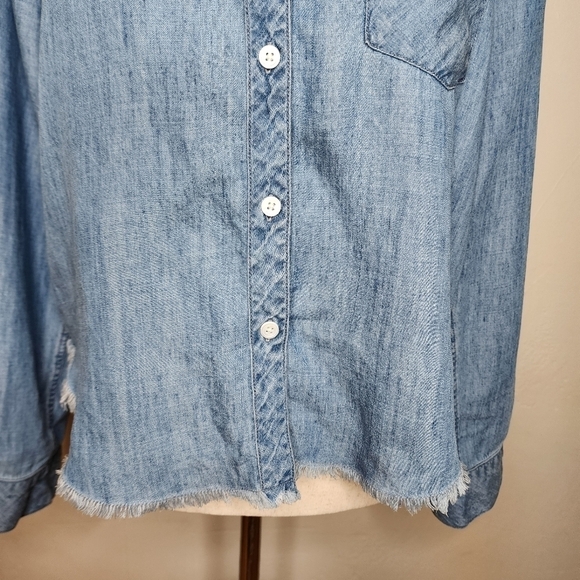 Rails Dana Raw Hem Chambray Button Front Shirt Size Medium - Picture 7 of 10